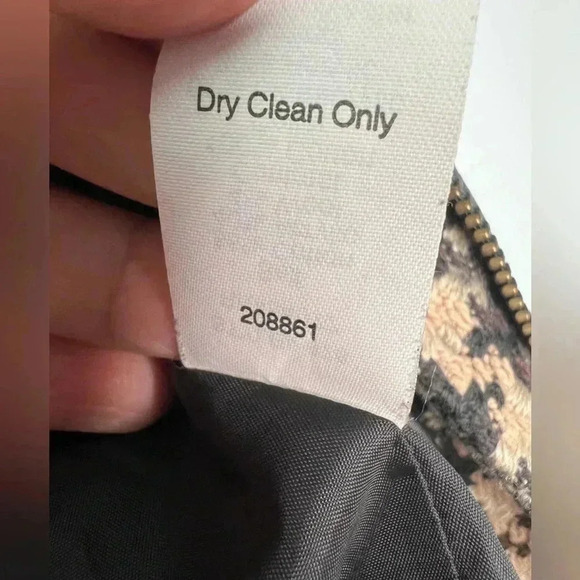 CAbi women's houndstooth tweed zip front cropped jacket
Sz 4 - Picture 13 of 16